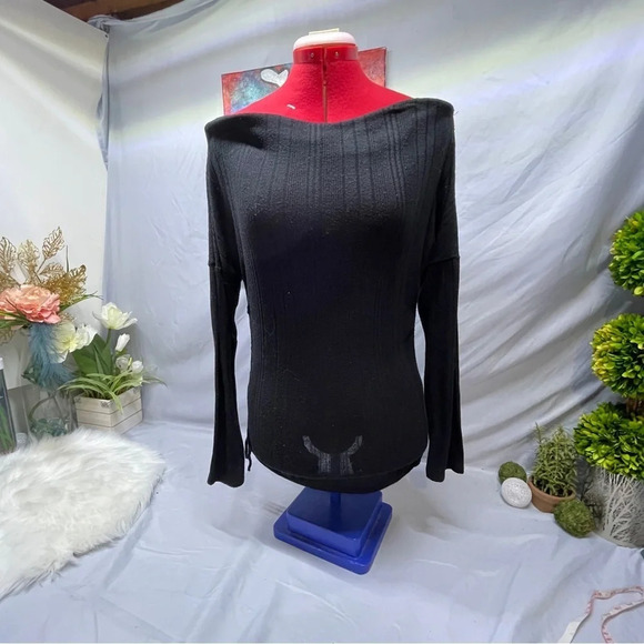 Revamped off the shoulders black long sleeve sweater - Picture 7 of 16